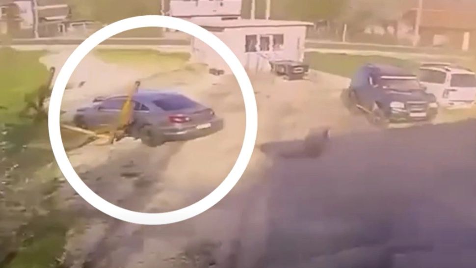 Vremea rea a făcut ravagii în toată țara. VIDEO - Momentul în care vântul pur și simplu mută o mașină din loc