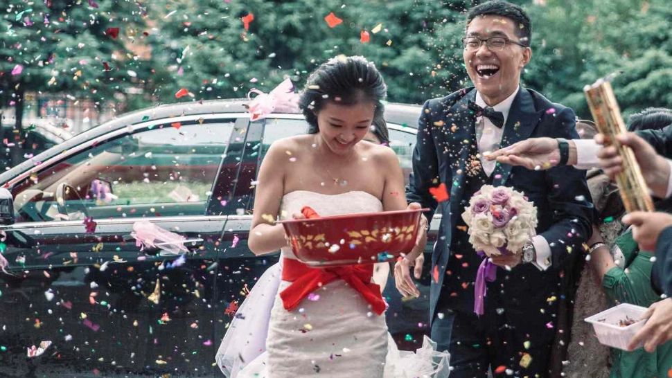 O femeie s-a făcut mireasă de meserie și s-a „căsătorit” de 20 de ori până acum. Ce a determinat-o să pornească afacerea