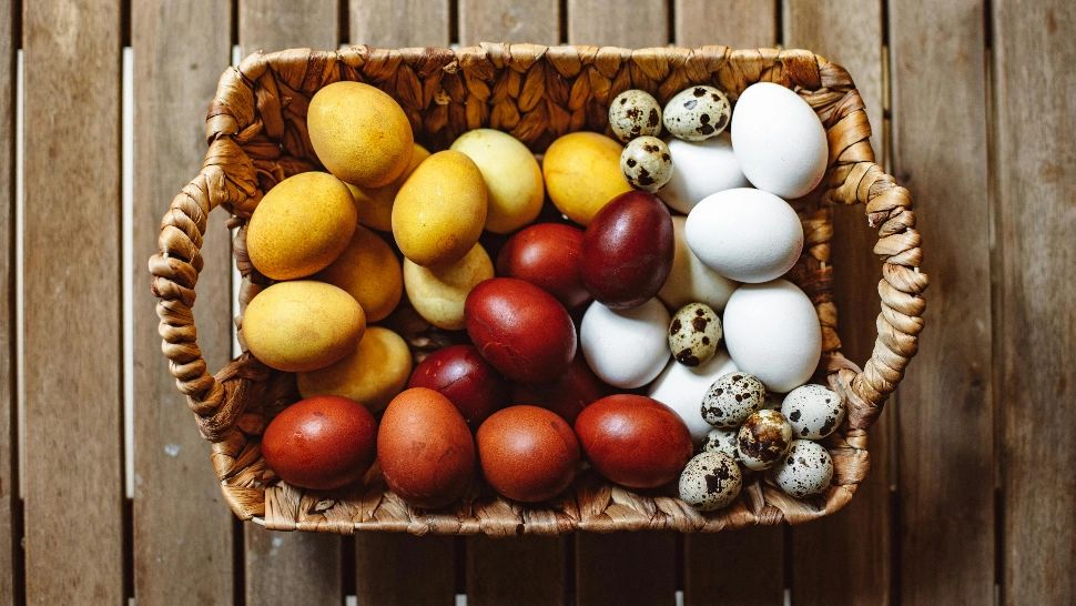 Metode naturale prin care poți să vopsești ouăle pe Paște. Cele mai eficiente soluții pe care le foloseau bunicile noastre