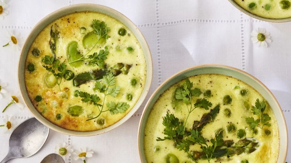 Prăjitură cu sparanghel și mazăre. Deliciu franțuzesc pentru masa de Paște