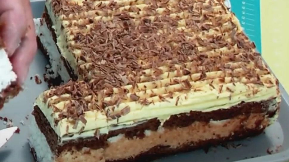 Prăjitură cu cocos și caramel. Un desert ideal pentru sărbătorile pascale