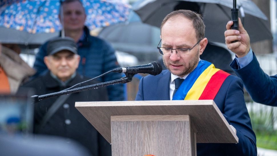 Primarul Botoșaniului, condamnat la un an de închisoare. A divulgat informații confidențiale