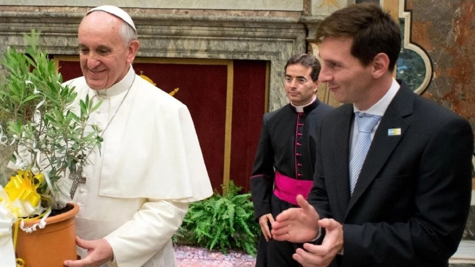 Lionel Messi a adus un omagiu Papei Francisc: ”Un papă diferit”