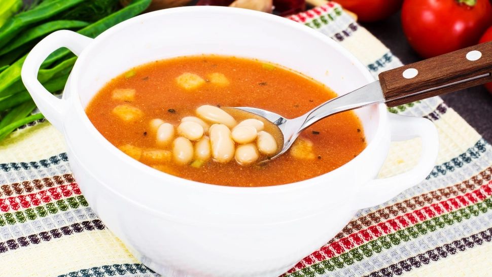 Cel mai delicios borș de fasole pe care l-ai mâncat vreodată. Secretul din rețeta bucovineană autentică