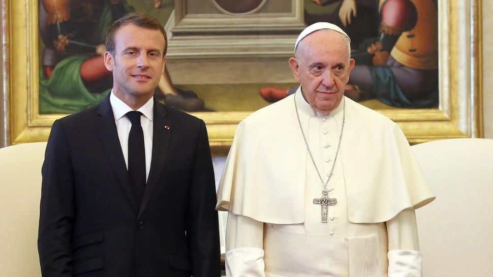 Emmanuel Macron va participa la înmormântarea Papei Francisc