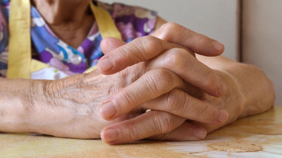 Pensionarii, lăsați cu ochii în soare înainte de Paște! Ajutoarele pentru alimente NU ajung la oameni în această lună: motivul este halucinant