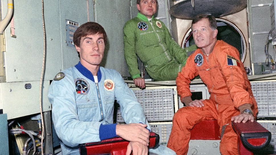 A decolat ca cetățean sovietic, a revenit ca cetățean rus. Povestea cosmonautului care a stat în spațiu aproape un an, pentru că țara sa a dispărut