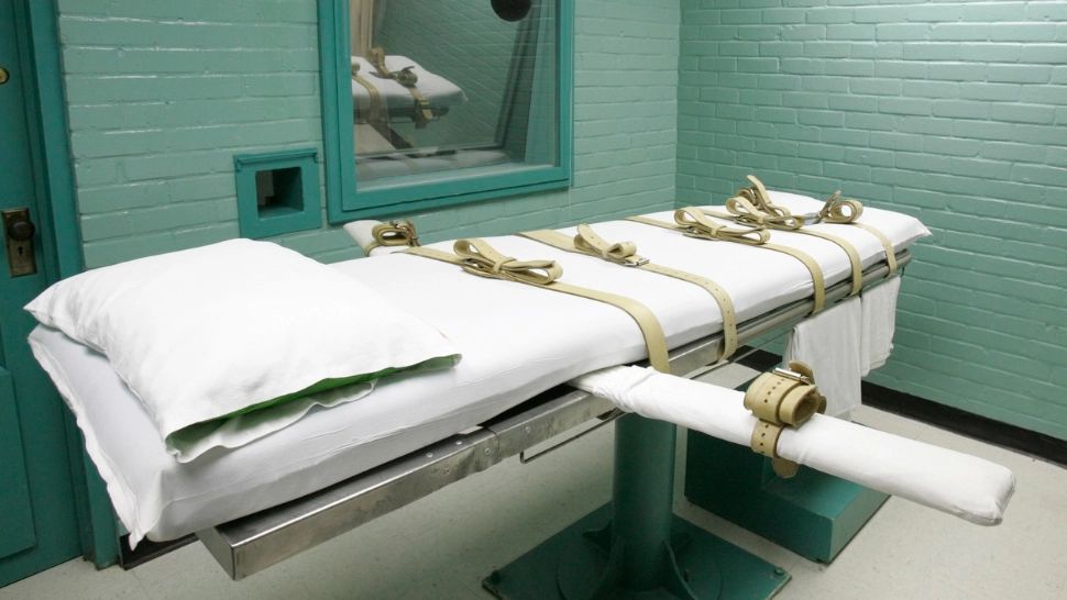 Un candidat la prezidențiale vrea să reintroducă pedeapsa cu moartea și să le dea românilor dreptul de a purta arme de foc