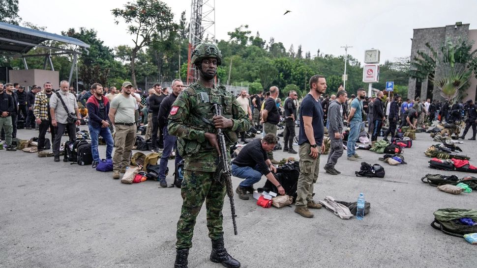 Polițiștii și militarii români care se vor angaja ca mercenari riscă să ajungă la închisoare. Proiectul de lege intră în Parlament
