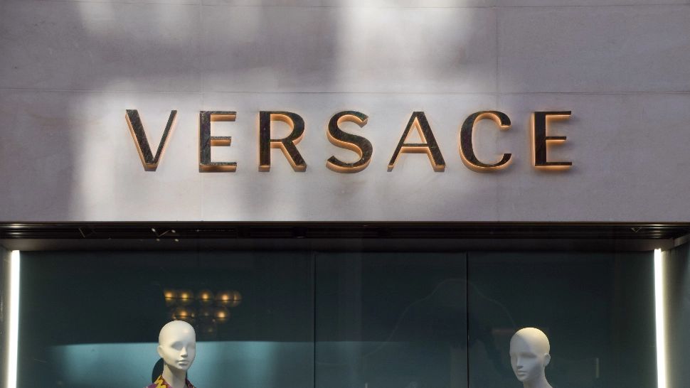 Tranzacția SECOLULUI în industria modei. PRADA va anunța preluarea unui alt brand legendar