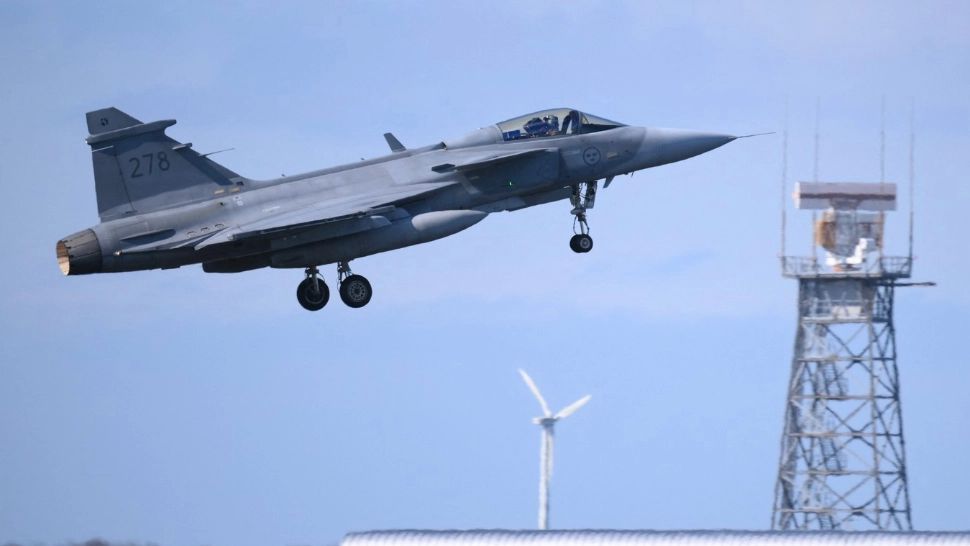 Rușii dau târcoale Poloniei. NATO a trimis două avioane să intercepteze o aeronavă rusească de spionaj