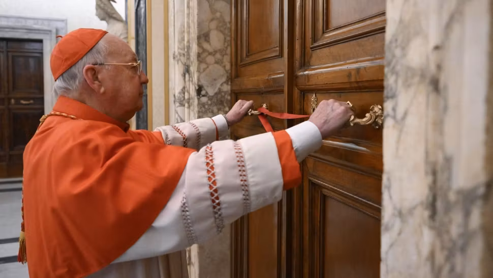 Apartamentele Papei Francisc au fost sigilate după moartea acestuia