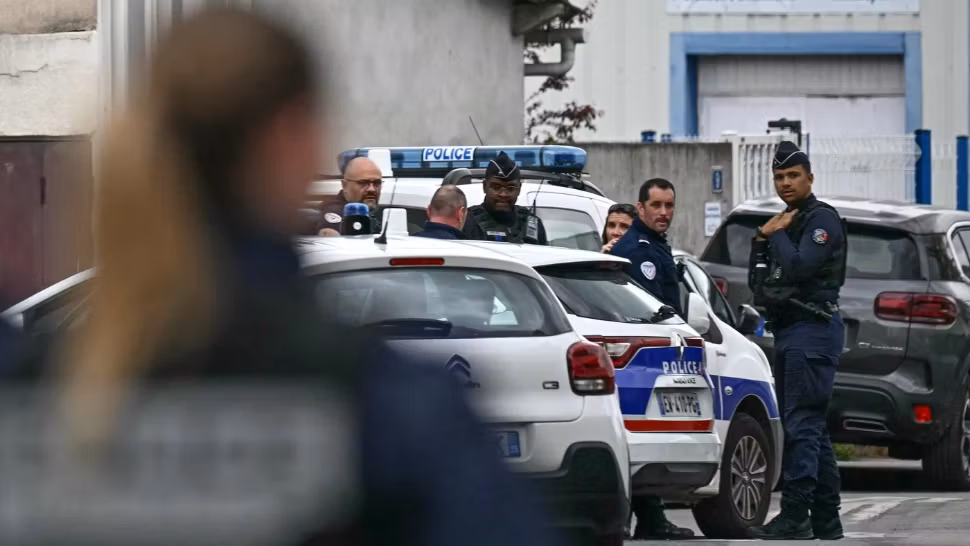 Atac cu cuţitul la un liceu din Franţa. O elevă și-a pierdut viață, iar alți trei liceeni au fost răniți