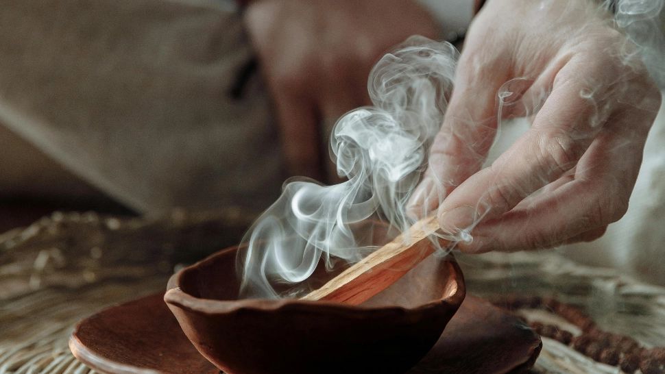 Metode de purificare a locuinței. Ce trebuie să faci pentru a-ți curăța casa de energiile negative