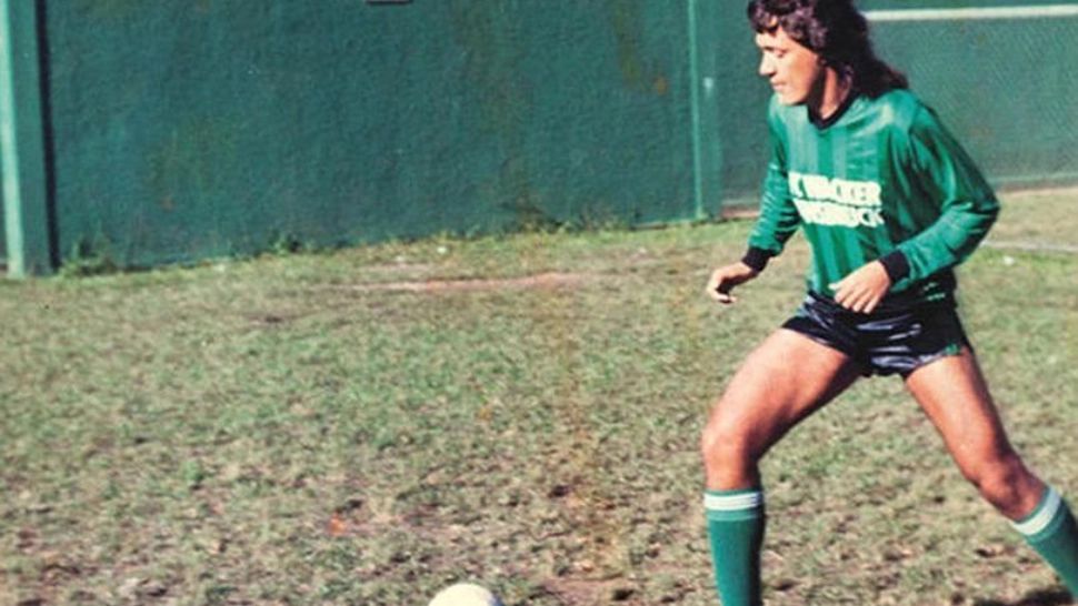 13 ani de minciună pe gazon: povestea fabuloasă a „Kaizerului”, impostorul care a păcălit fotbalul mondial