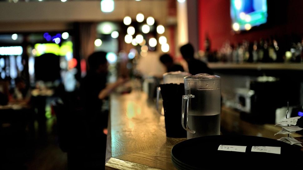 Șocant: un restaurant servea clienților porumbei culeși de pe stradă în loc de rață. Autoritățile au descoperit un adevărat focar de pericol alimentar