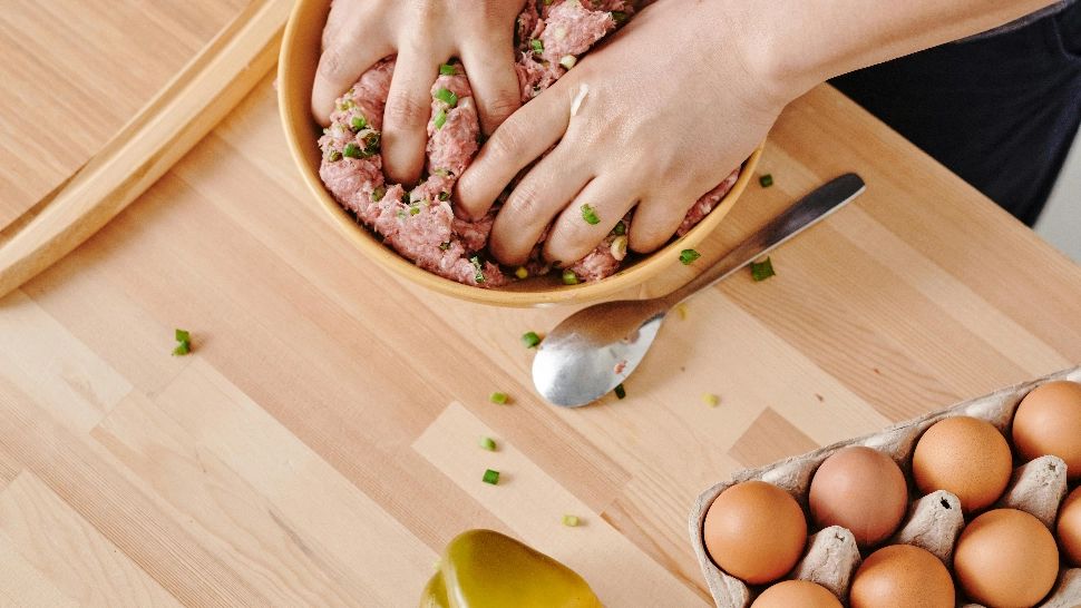 Ruladă din carne tocată. O rețetă ideală pentru masa de Paște