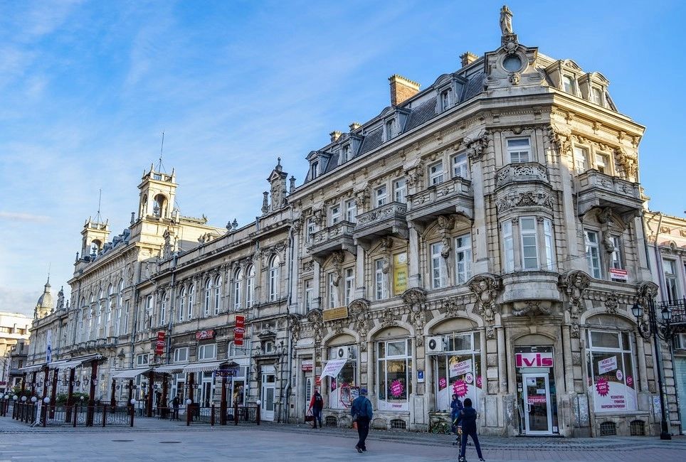 Orașul bulgăresc care a fost invadat de români după intrarea în Schengen. Compatrioții își fac provizii de țigări și parfumuri. Restaurantele au ajuns să facă meniuri în limba română 