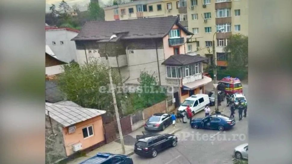 Scandal cu topoare, în plină stradă la Pitești: autoritățile au intervenit pentru a restabili ordinea