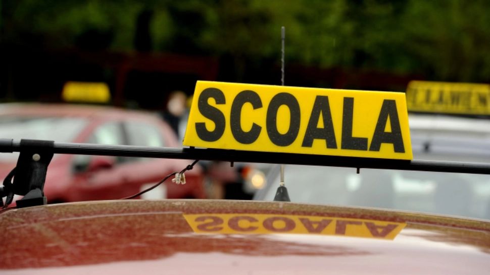 Șansa unei vieți mai bune: zeci de tineri sub 30 de ani pot face școala de șoferi gratuit, printr-un program cu finanțare europeană