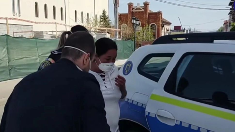 Crimă șocantă a doua zi de Paște! O femeie este acuzată că și-a ucis concubinul cu un topor: „De două zile, i-am luat faţa. Nu regret”