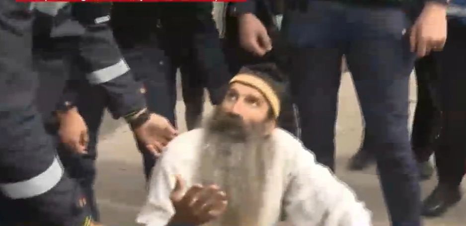 Stegarul Dac a fost arestat. Ce acuzații i se aduc cunoscutului protestatar?