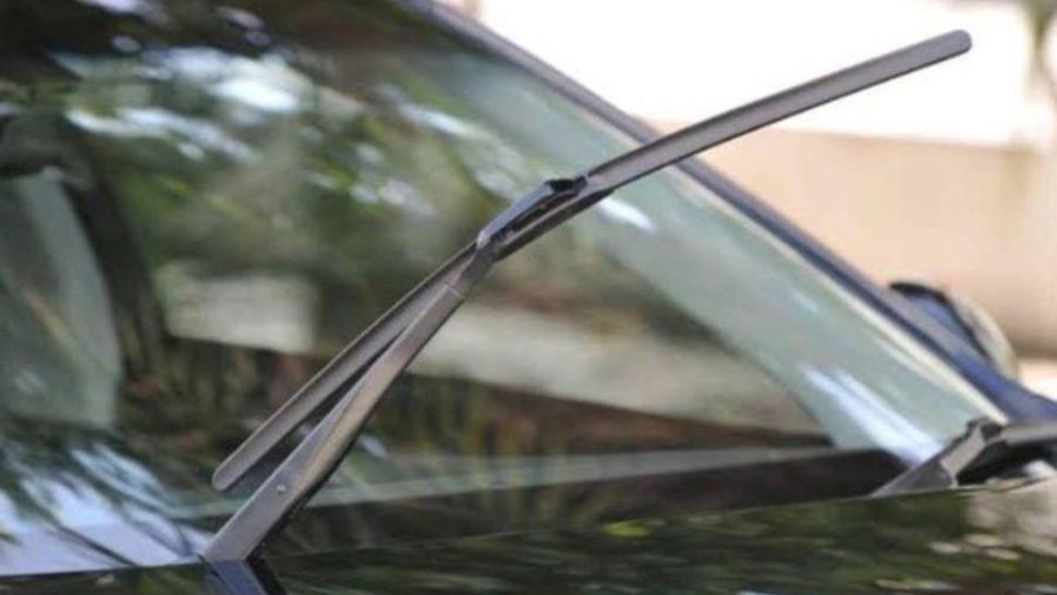 Este infracțiune ridicarea ștergătoarelor în parcare? Când se poate face dosar penal - un avocat tranșează problema