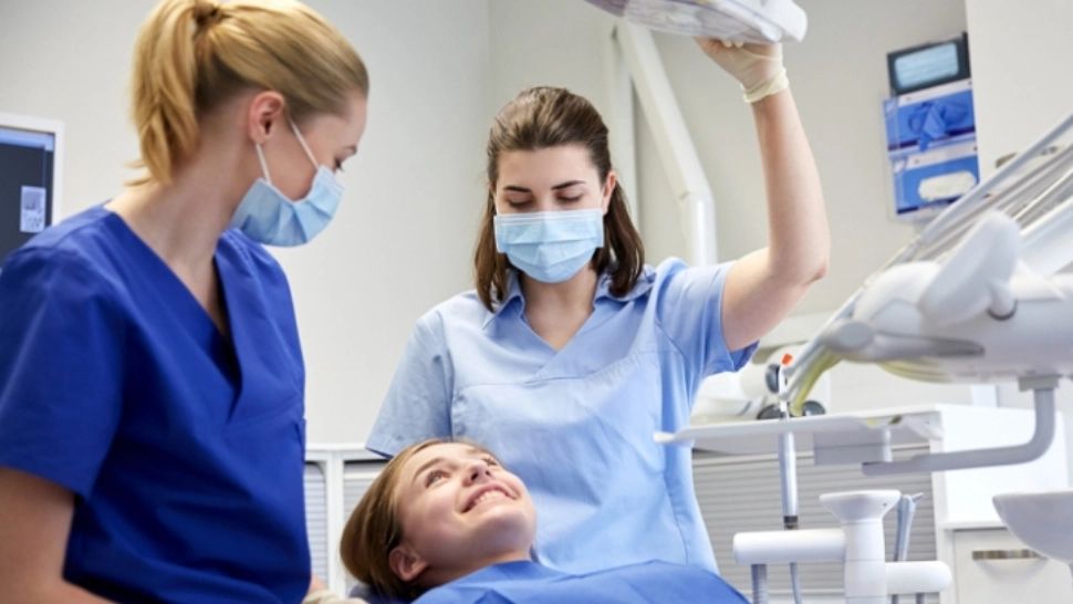 Ce probleme dentare moștenesc copiii de la părinții lor. Un dentist explică influența geneticii asupra sănătății orale