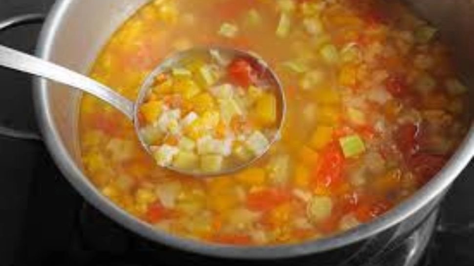 Supa pe care o mănâncă în fiecare zi cea mai longevivă familie din lume. Este varianta perfectă pentru un prânz sănătos