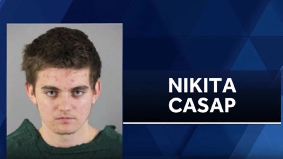 PLAN DIABOLIC: un tânăr moldovean și-a ucis părinții pentru că nu-i dădeau bani să-l omoare pe Trump