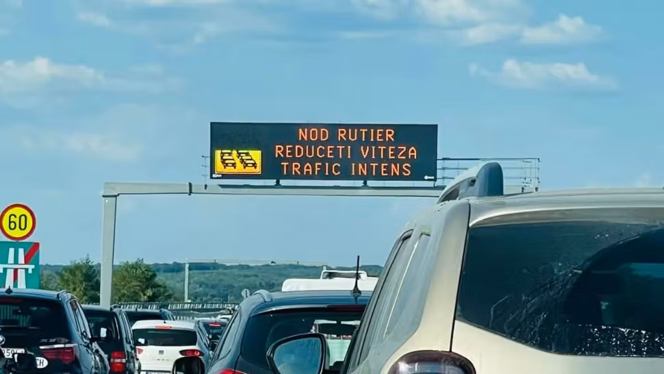 Trafic de coșmar pe sectorul lipsă al Autostrăzii Timișoara – Sebeș. Românii din diaspora vin în număr MASIV acasă
