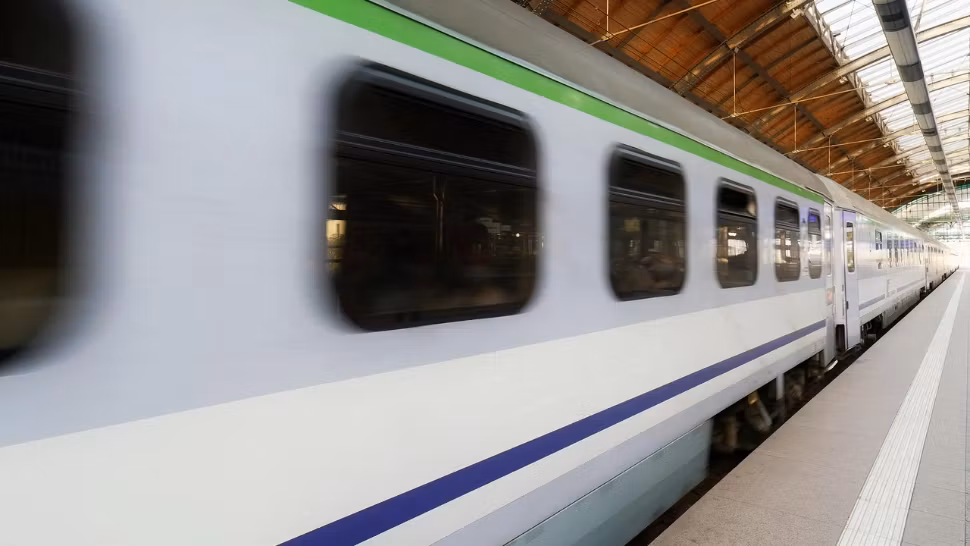 CFR Călători suplimentează trenurile spre litoral pentru minivacanța de 1 Mai: legături directe din marile orașe