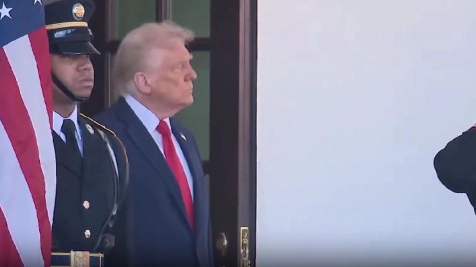 Pentru prima dată de când a preluat șefia SUA, Trump aprobă vânzarea de arme americane către Ucraina