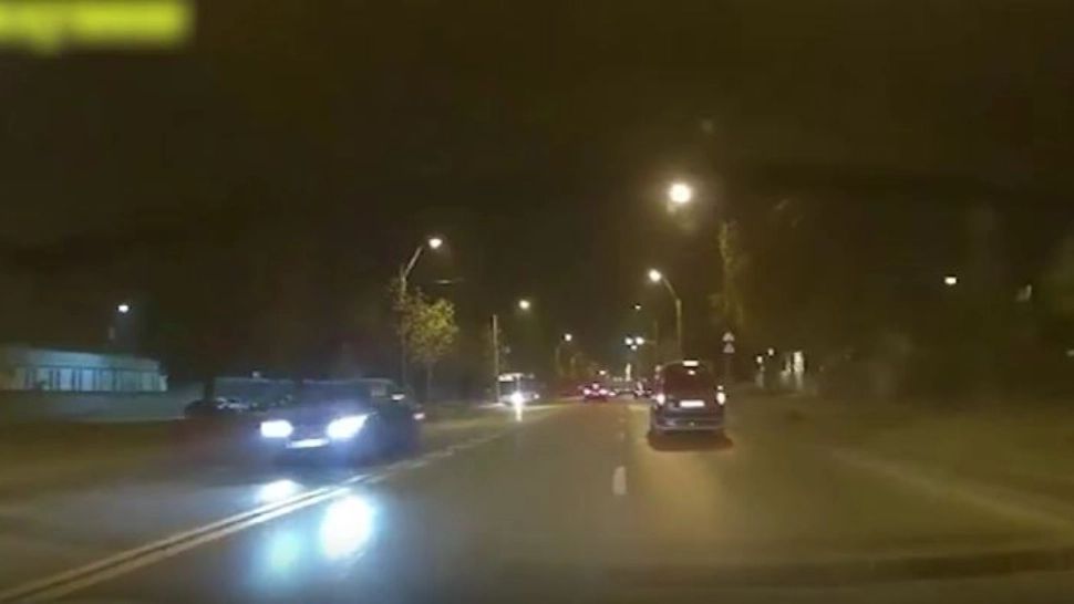 Urmărire ca în filme. O șoferiță drogată a lovit mașina poliției