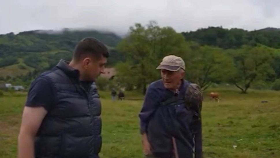 George Simion, alături de micii producători români. Poveștile cutremurătoare ale celor care încearcă să-și câștige pâinea: Nu am o mână, dar muncesc