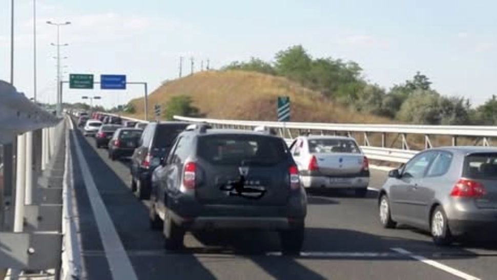 Trafic infernal la întoarcerea din minivacanță. Unde se circulă bară la bară?