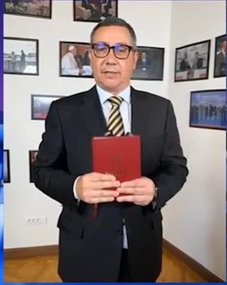 Victor Ponta se jură cu mâna pe Biblie că nu s-a văzut cu Coldea: Fac plângere penală 