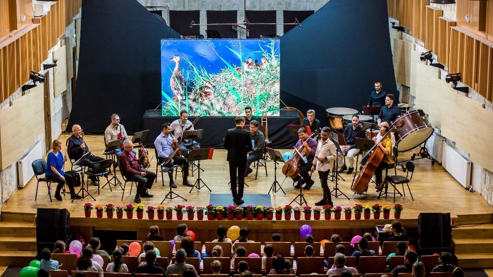 Situație de criză la Filarmonica din Ploiești. Salariile scad cu 20%, angajații sunt disperați