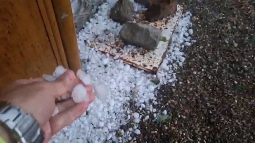 Vreme extremă în România: case inundate după vijelii