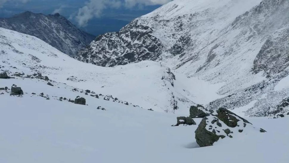 Avertismentul salvamontiștilor brașoveni la început de weekend: ”Evitaţi drumeţiile în această perioadă". Ce pericole îi pândesc pe turiști