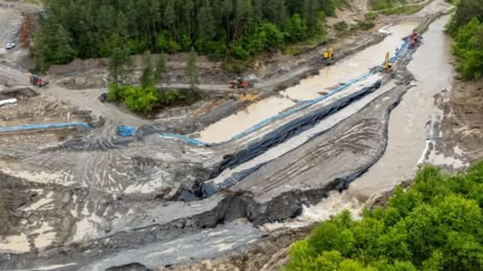 Apele fac prăpăd în Salina Praid. Digul subteran s-a rupt, primul nivel turistic s-a inundat complet - FOTO