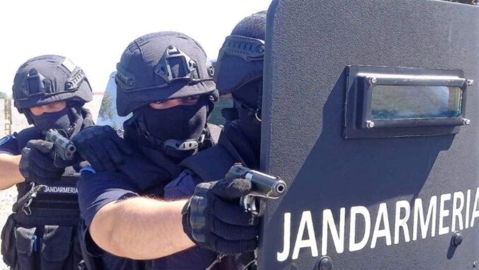 Descindere greșită în Mehedinți: jandarmii au imobilizat un pensionar, autoritățile anunță o anchetă internă