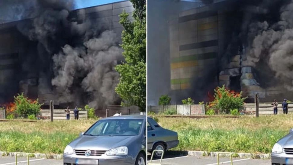 Incendiu puternic la un mall din Arad. Pompierii intervin cu forțe suplimentare
