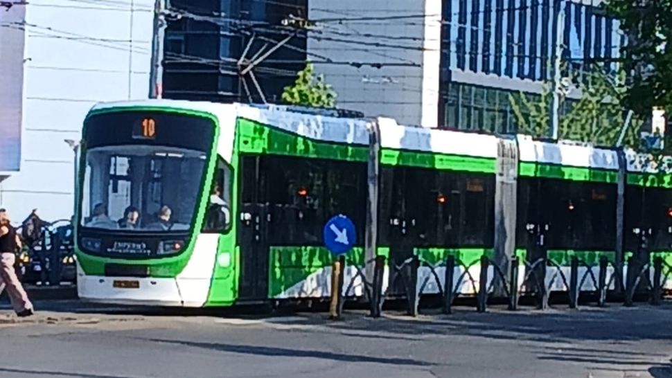 Două linii de tramvai din Capitală își modifică traseele de luni. Ce rute alternative există