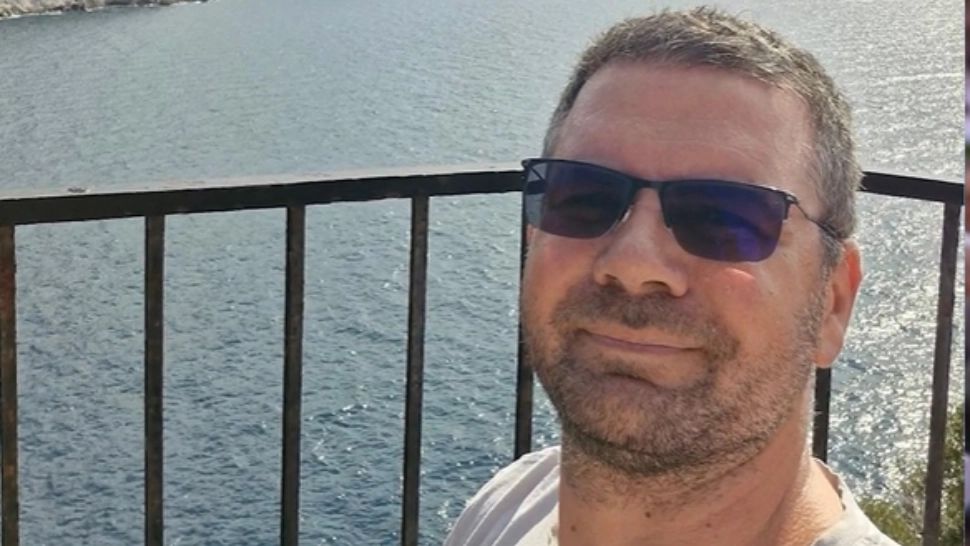 Omul care orchestrează campania lui Nicușor Dan în online, fost ultras. Trecutul violent al lui Adrian Stroe 