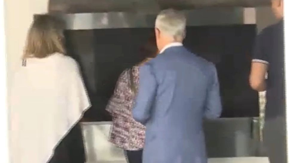 Călin Georgescu și soția sa, Cristela, de la secția de votare la slujba de duminică - Imagini exclusive 