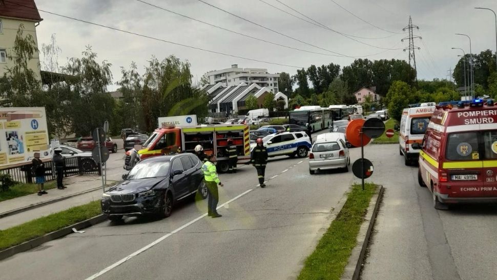 Grav accident rutier în Râmnicu Vâlcea. Două victime în urma impactului