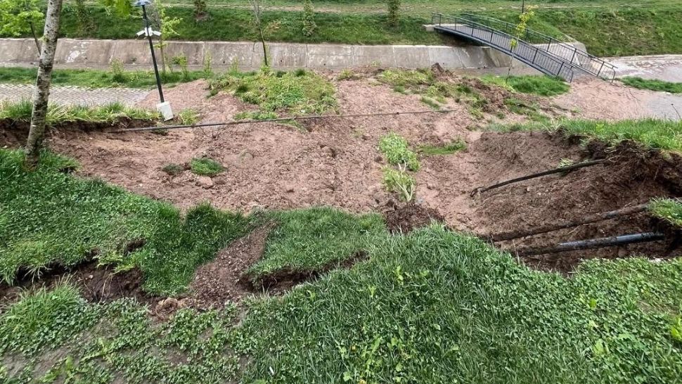 Halucinant! Un deal o ia din nou la vale, în Cluj. Oamenii acuză lucrări de mântuială din bani publici: pericol uriaș