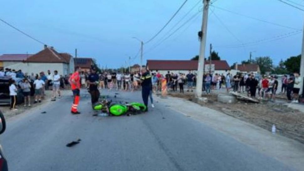 Grav accident de motor. Un tânăr de 20 de ani a MURIT după ce nu i s-a acordat prioritate