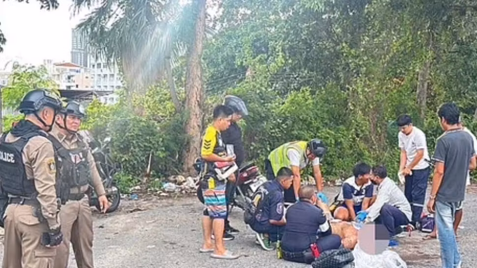 Turist britanic, în stare critică după ce a fost înjunghiat și aruncat dintr-o mașină. Poliția a deschis o anchetă